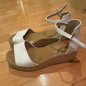 White sandals size 7/5